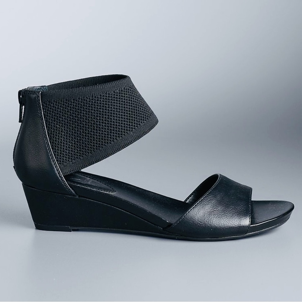 Vera Wang Simply Vera Redfree Simply Stretch Faux Leather Ankle Sandals